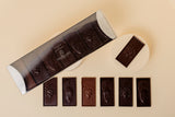 Découvrez un extraordinaire assortiment de 7 savoureuses variétés de chocolats noir et lait