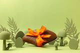 Garniture de chocolats noirs et laits