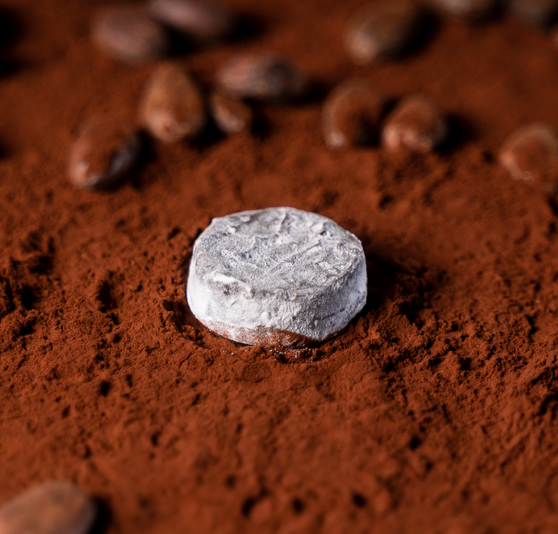 Ganache à base de myrtilles sauvages et d'un chocolat de domaine.